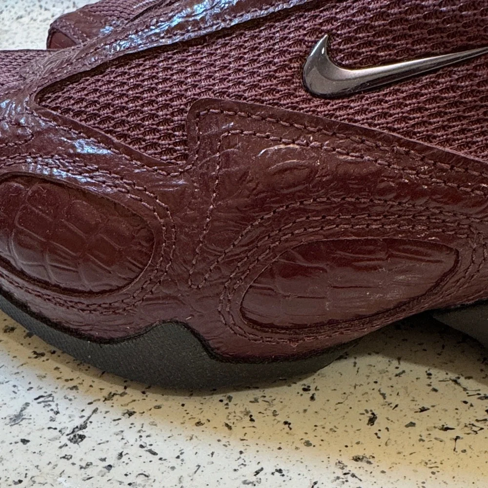 Nike Low-Top Maroon Athletic Sneakers